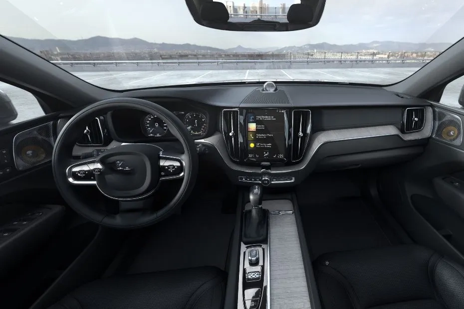 Volvo iç mekan — dijital gösterge paneli
